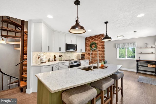 8390 BLOOMING GROVE RD, Glen Rock, PA 17327