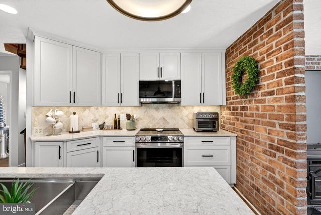 8390 BLOOMING GROVE RD, Glen Rock, PA 17327