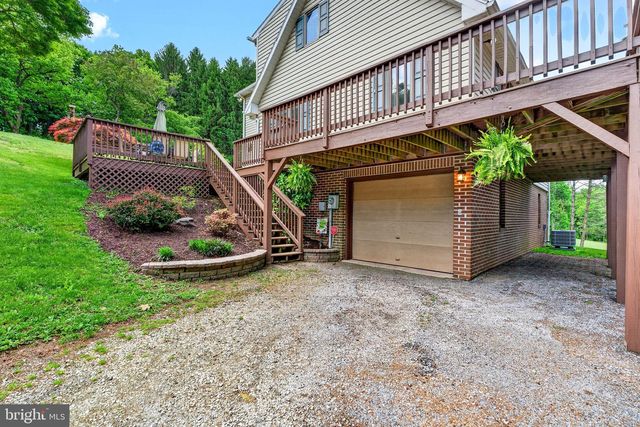 8390 BLOOMING GROVE RD, Glen Rock, PA 17327