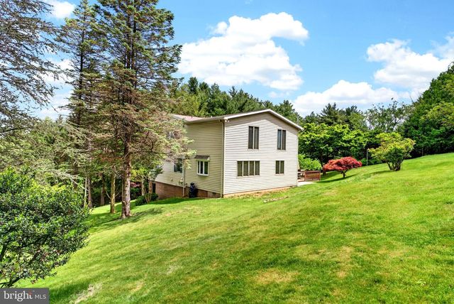 8390 BLOOMING GROVE RD, Glen Rock, PA 17327