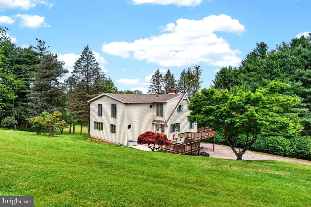 8390 BLOOMING GROVE RD, Glen Rock, PA 17327