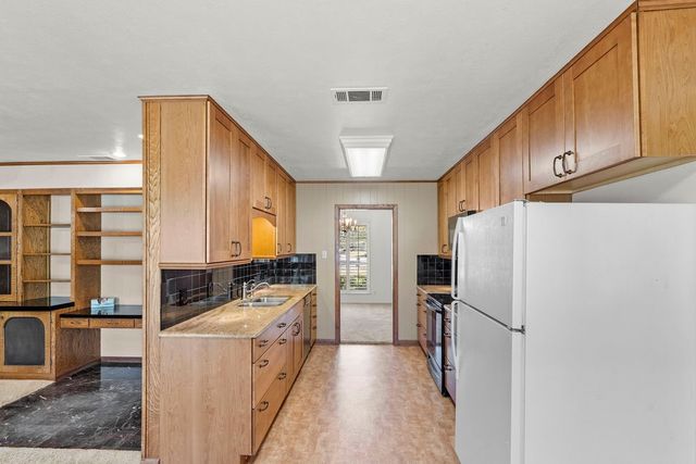 2823 Birchwood Lane, Commerce, TX 75428