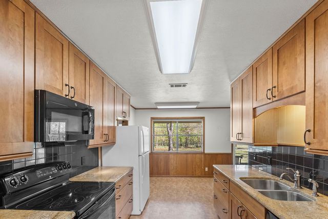 2823 Birchwood Lane, Commerce, TX 75428