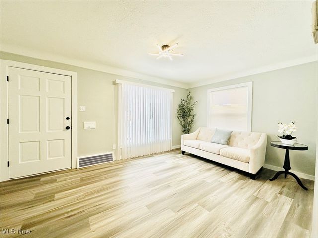 3326 Grovewood Avenue, Parma, OH 44134