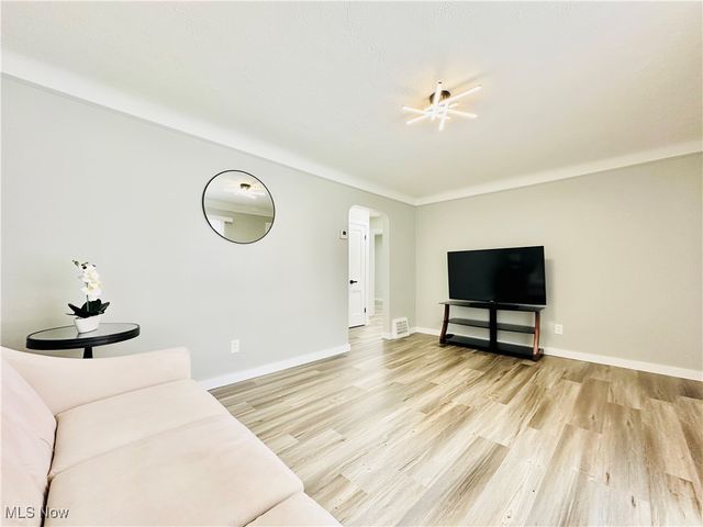 3326 Grovewood Avenue, Parma, OH 44134