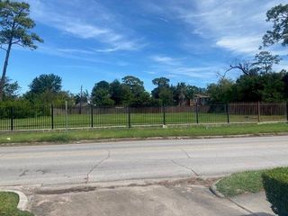 3221 N Macgregor Way, Houston, TX 77004