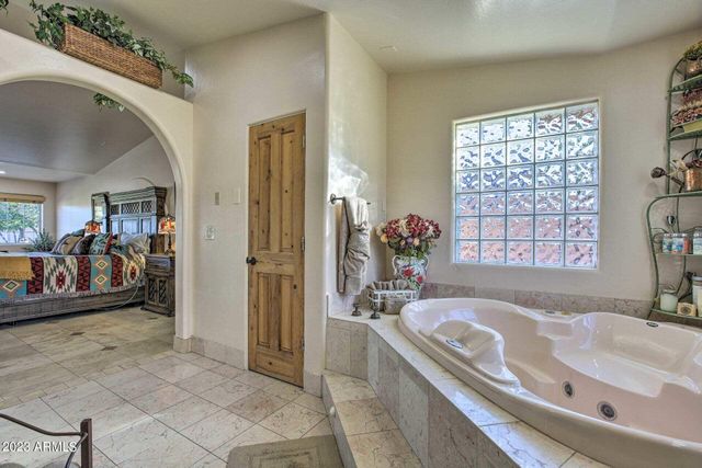 6614 W SWEETWATER Avenue, Glendale, AZ 85304