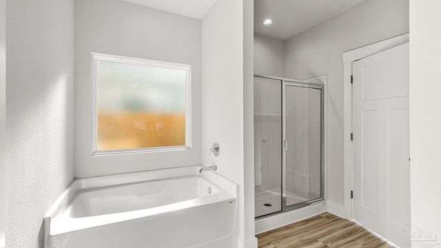 8625 Russellcross Blvd, Pensacola, FL 32507