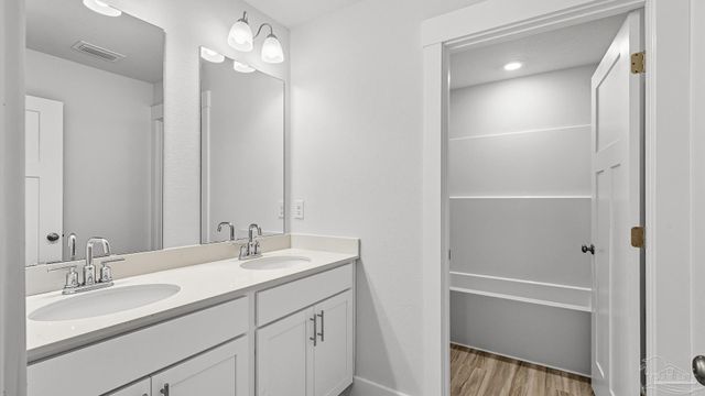 8625 Russellcross Blvd, Pensacola, FL 32507