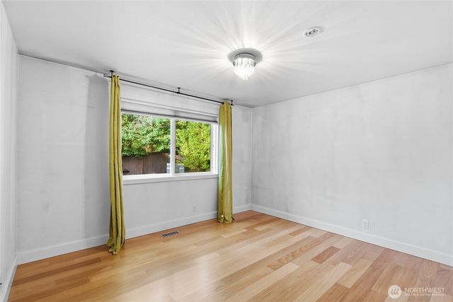 6006 105th Ave NE, Kirkland, WA 98033