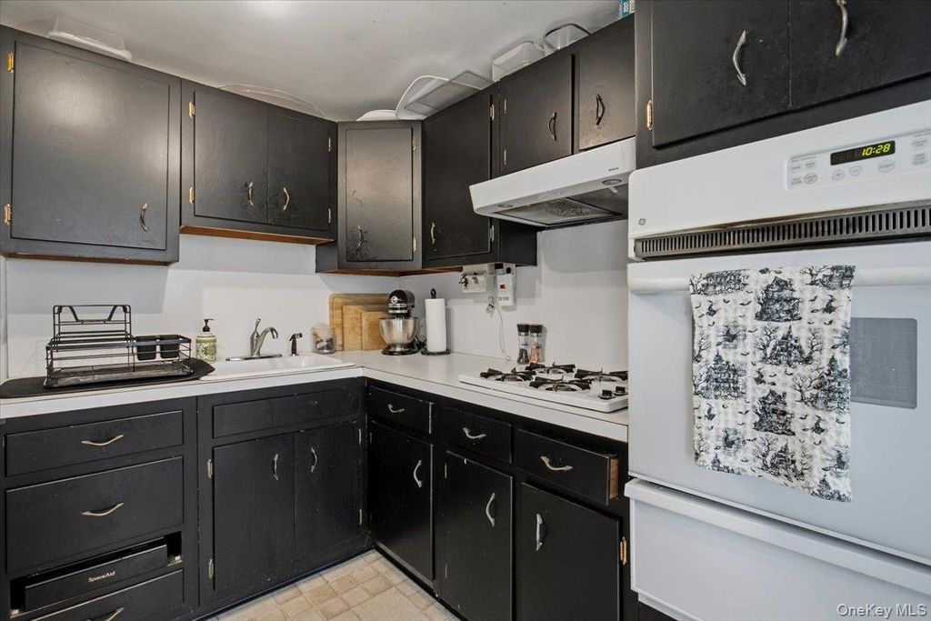 37 Beck Avenue, Rye, NY 10580 — photo 4