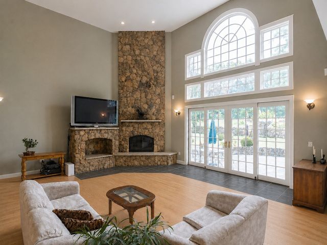 11 Marbleridge Rd, North Andover, MA 01845