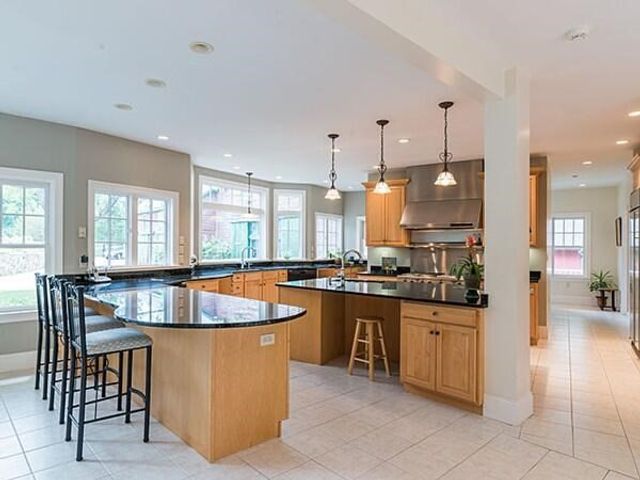 11 Marbleridge Rd, North Andover, MA 01845