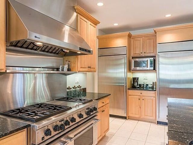 11 Marbleridge Rd, North Andover, MA 01845