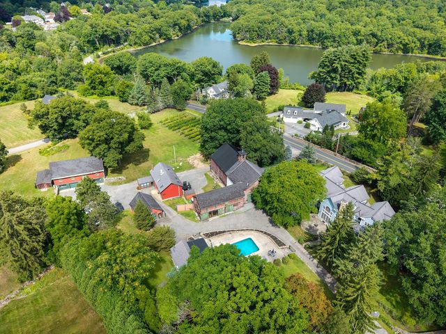11 Marbleridge Rd, North Andover, MA 01845