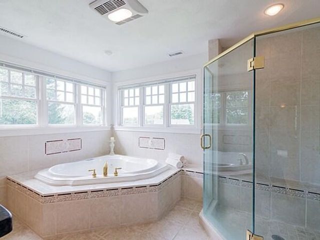 11 Marbleridge Rd, North Andover, MA 01845