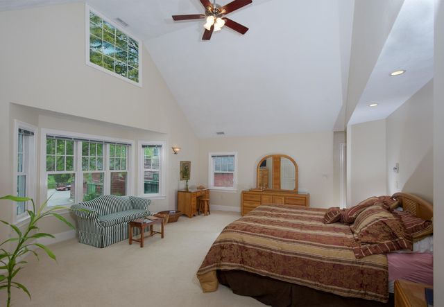 11 Marbleridge Rd, North Andover, MA 01845