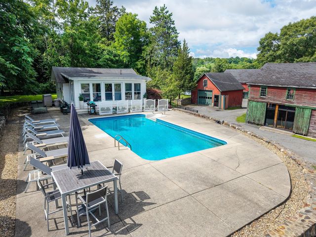 11 Marbleridge Rd, North Andover, MA 01845