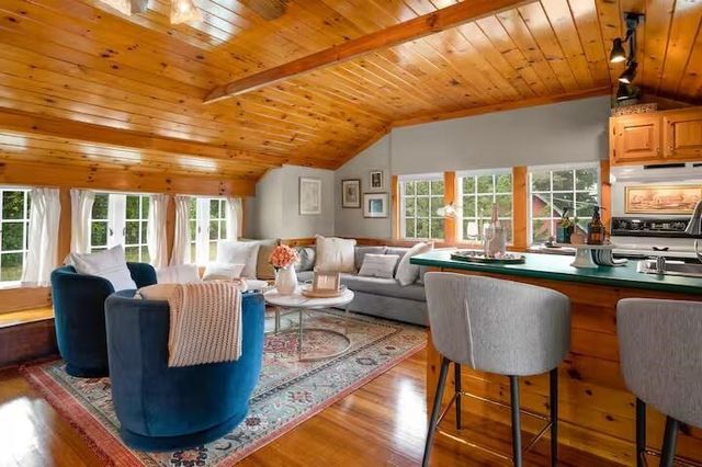 11 Marbleridge Rd, North Andover, MA 01845