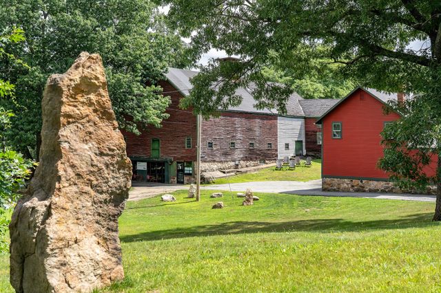 11 Marbleridge Rd, North Andover, MA 01845