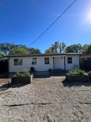 3076 Los Robles Road A, Thousand Oaks, CA 91362