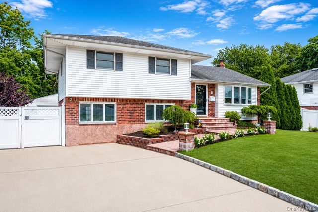 5 Gardenia Drive, Commack, NY 11725