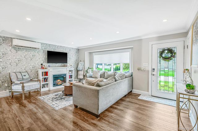 5 Gardenia Drive, Commack, NY 11725
