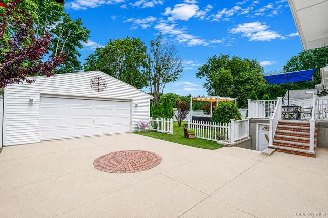 5 Gardenia Drive, Commack, NY 11725