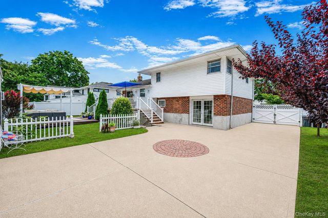 5 Gardenia Drive, Commack, NY 11725