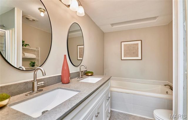 103 E Lark Drive A, Fenton, MO 63026