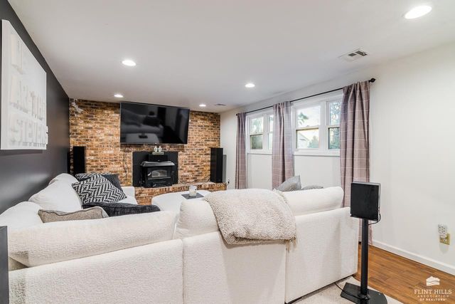 128 EJ Frick, Manhattan, KS 66503