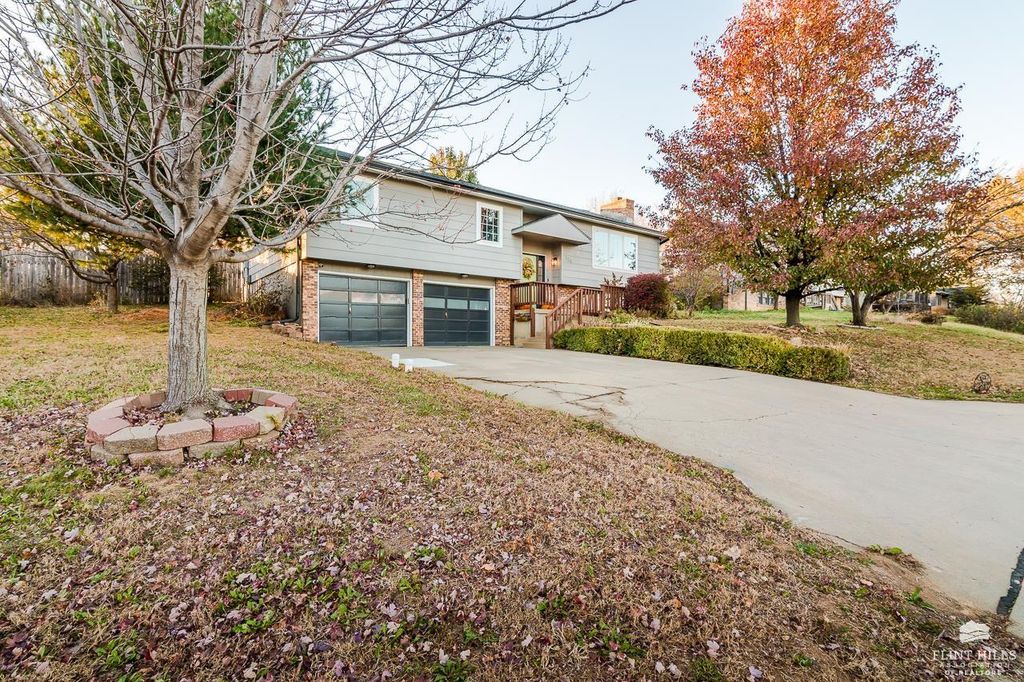 128 EJ Frick, Manhattan, KS 66503