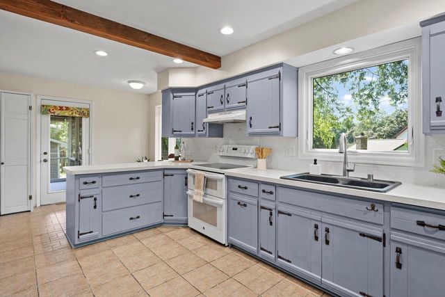 10 STONECREST Circle, Madison, WI 53717