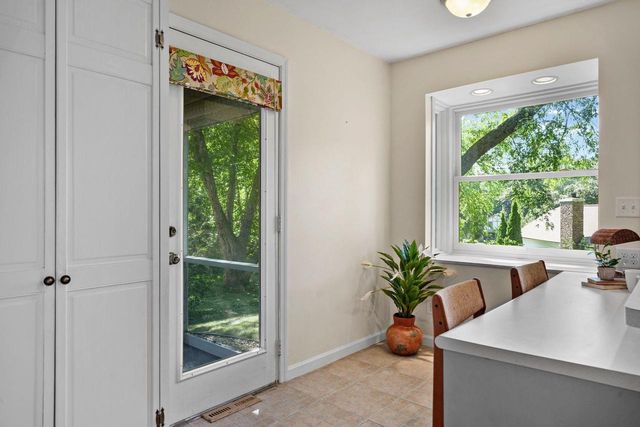 10 STONECREST Circle, Madison, WI 53717