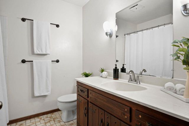 10 STONECREST Circle, Madison, WI 53717