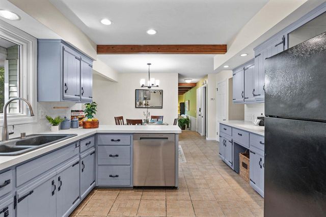10 STONECREST Circle, Madison, WI 53717