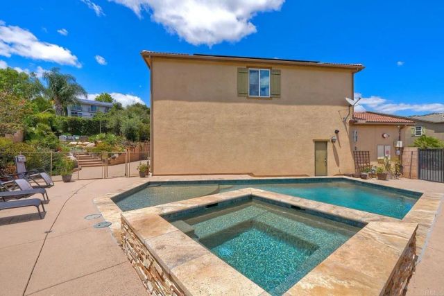 2071 Wagon Wheel Court, Escondido, CA 92026