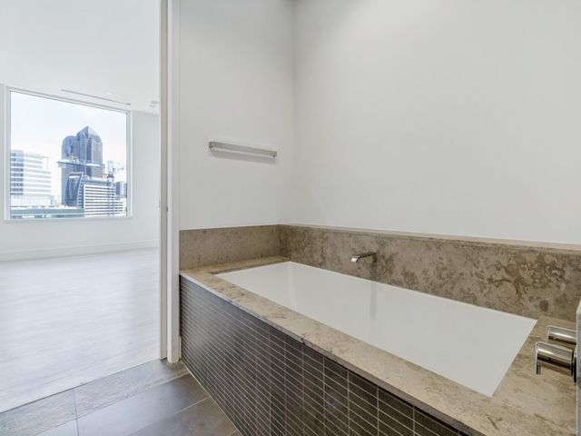 2408 Victory Park Lane 1036, Dallas, TX 75219