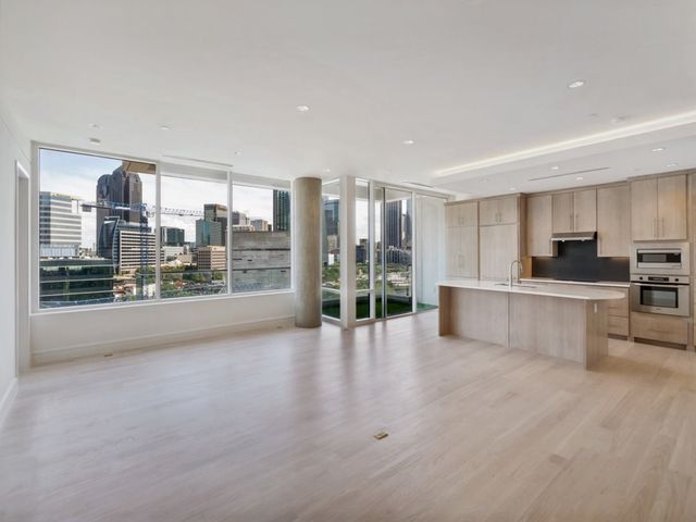 2408 Victory Park Lane 1036, Dallas, TX 75219