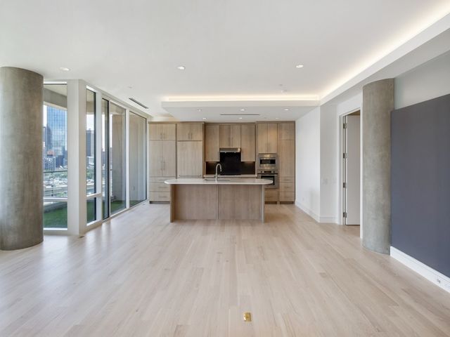 2408 Victory Park Lane 1036, Dallas, TX 75219
