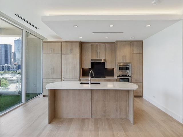 2408 Victory Park Lane 1036, Dallas, TX 75219