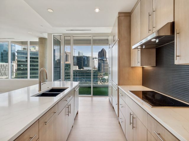 2408 Victory Park Lane 1036, Dallas, TX 75219