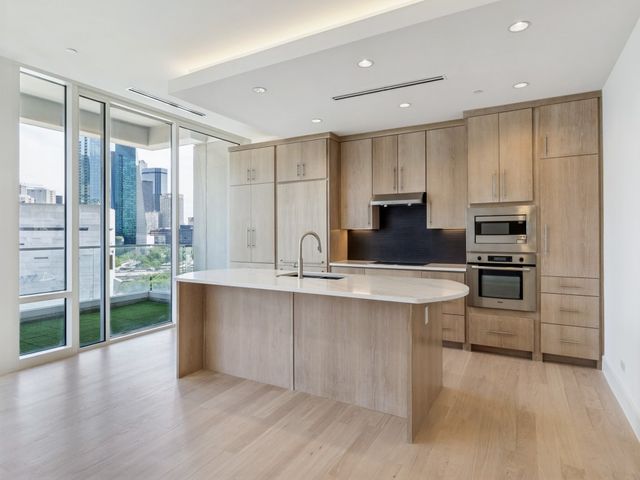 2408 Victory Park Lane 1036, Dallas, TX 75219