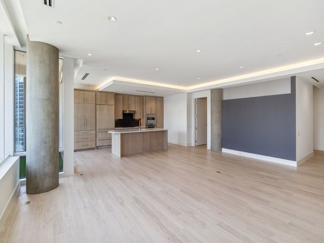 2408 Victory Park Lane 1036, Dallas, TX 75219