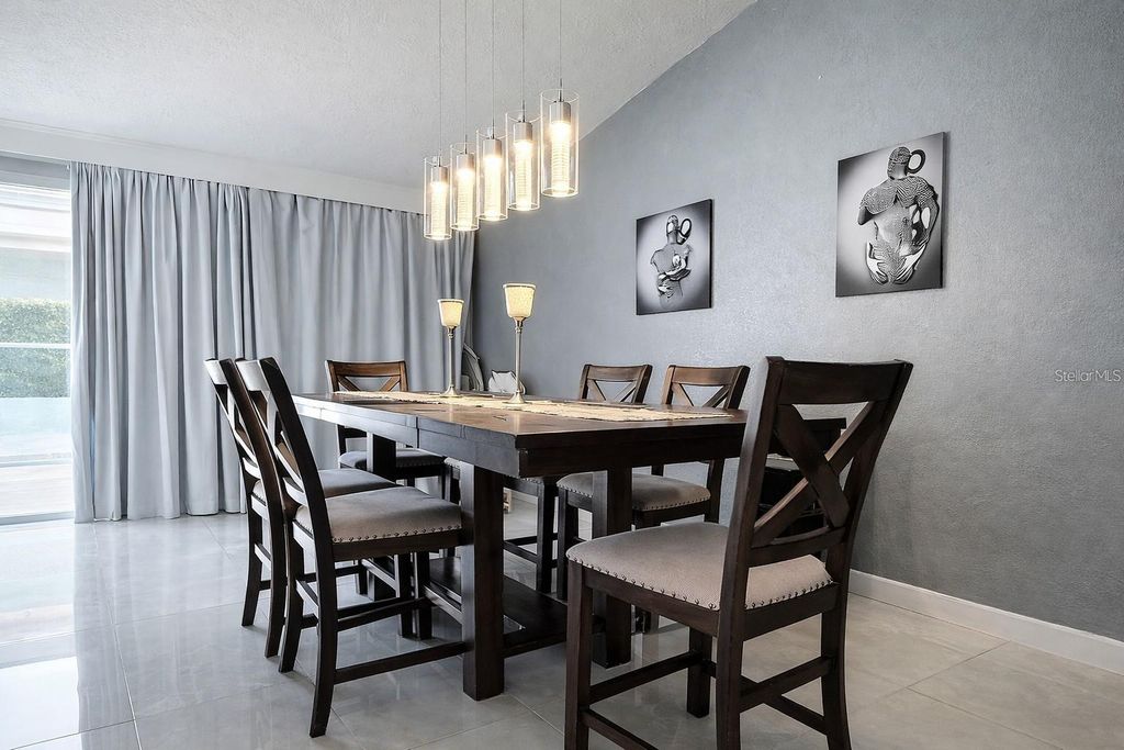 Image 13 of property listing at 1840 FLAMETREE LANE, Venice, FL 34293