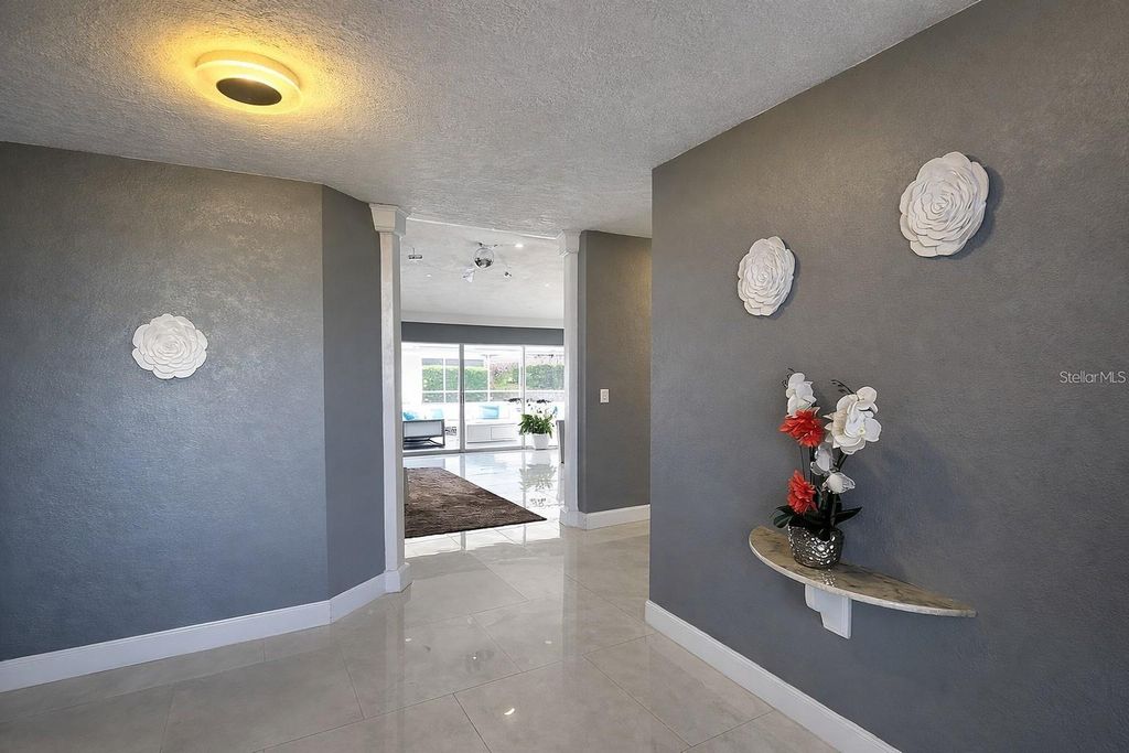 Image 14 of property listing at 1840 FLAMETREE LANE, Venice, FL 34293