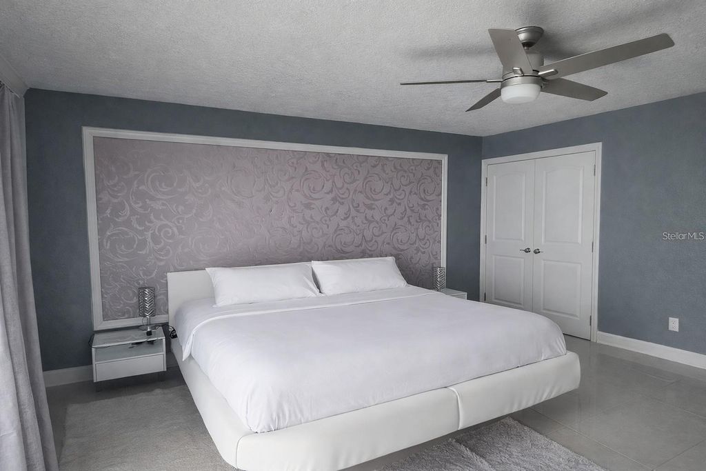 Image 15 of property listing at 1840 FLAMETREE LANE, Venice, FL 34293