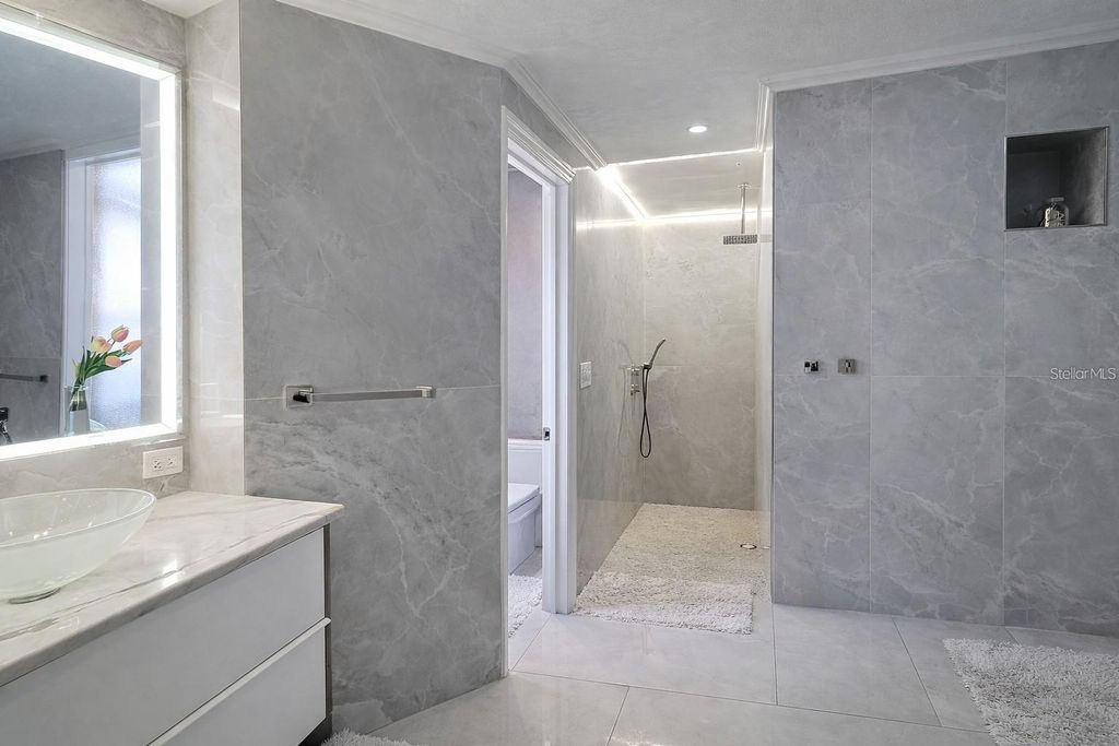 Image 16 of property listing at 1840 FLAMETREE LANE, Venice, FL 34293