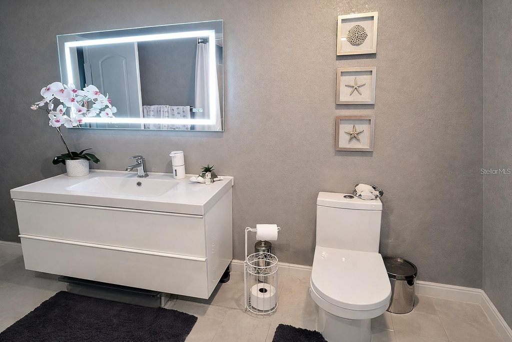 Image 19 of property listing at 1840 FLAMETREE LANE, Venice, FL 34293