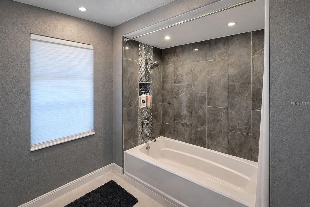 Image 20 of property listing at 1840 FLAMETREE LANE, Venice, FL 34293